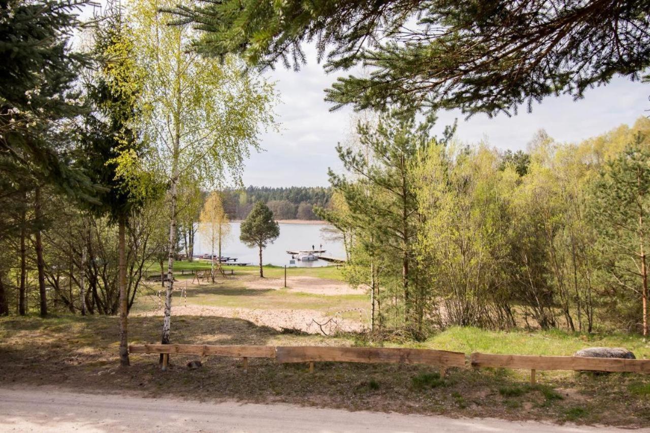 Dom Nad Jeziorem Tajty Gizycko Exterior photo